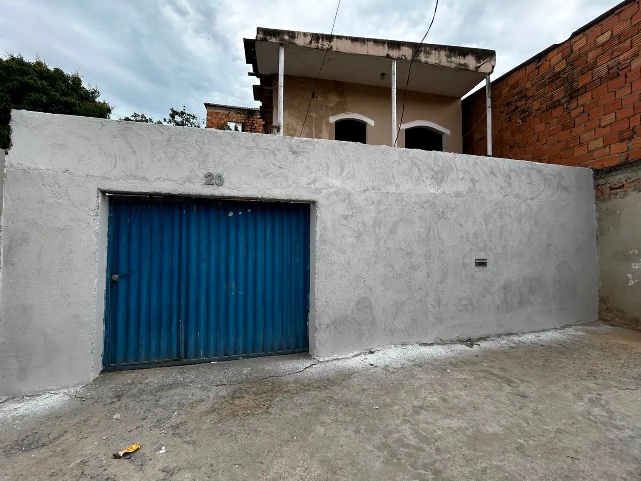 Vende-se casa em vila!