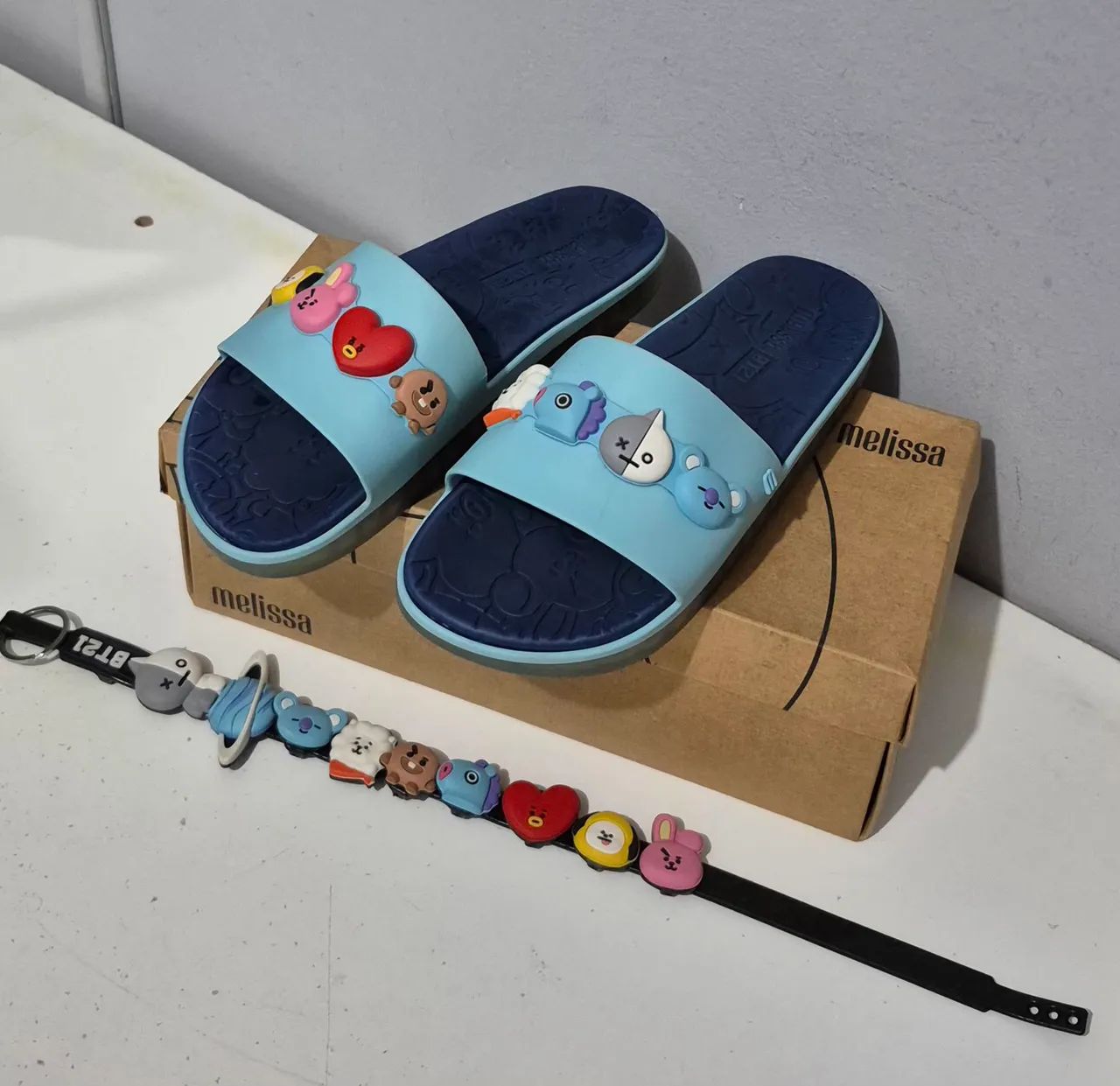 Melissa Beach Slide BT21 com chaveiro - Foto 2
