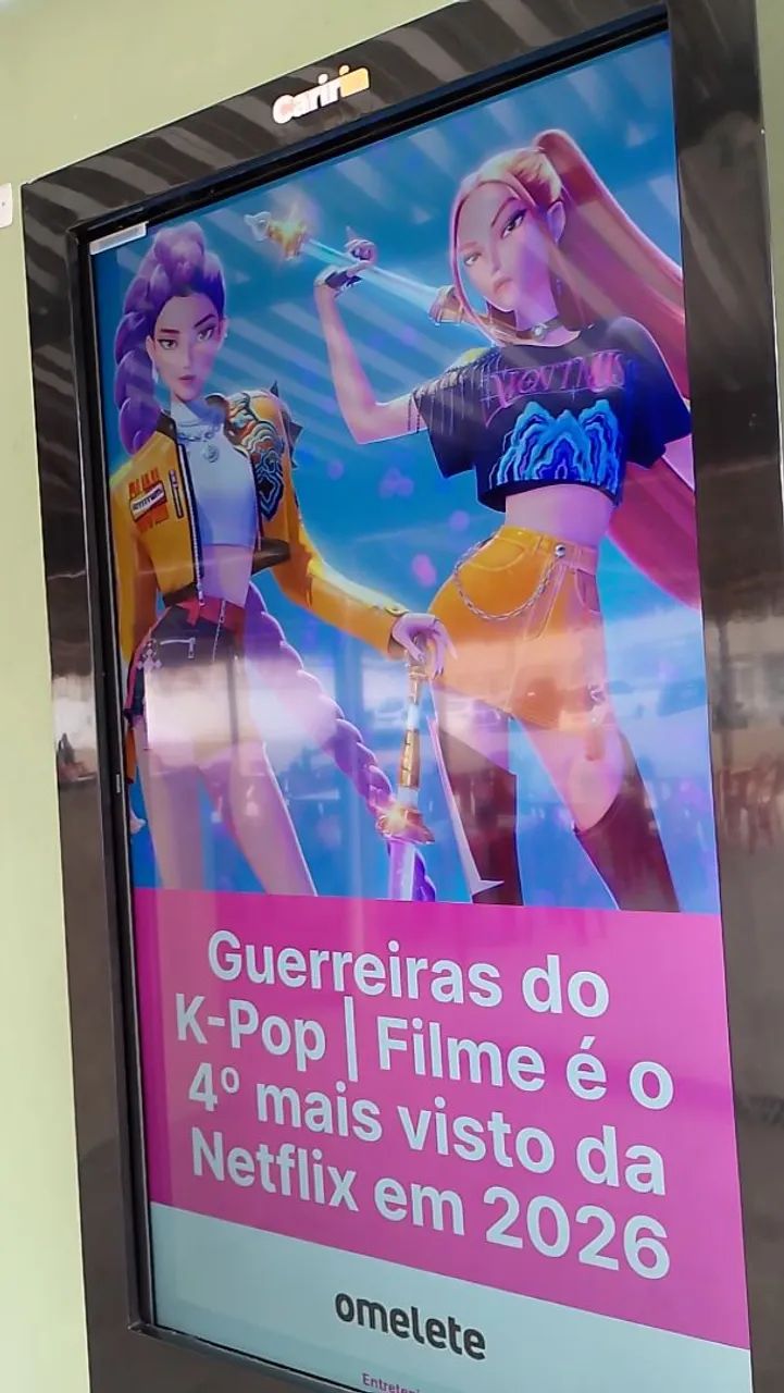 Totem publicitário em MDF tela de 65 polegadas - Foto 3