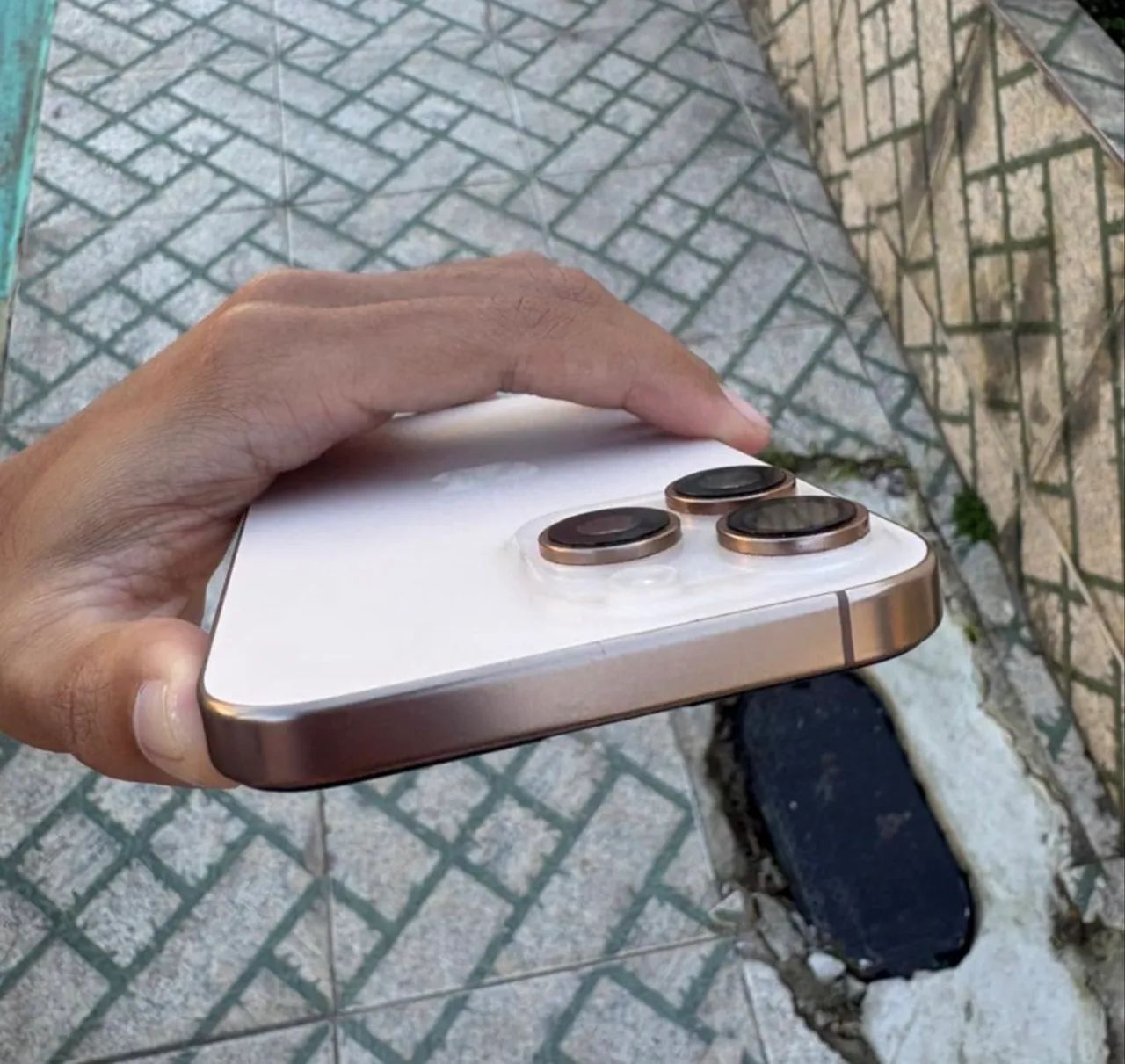 Vendo iPhone 16 pro max 256gb em perfeito estado. - Foto 2