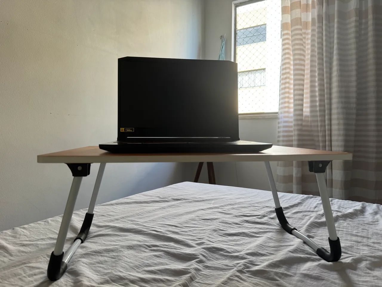 Mesa Dobrável Multilaser AC343 - Tampo em MDF e Pés em Alumínio
