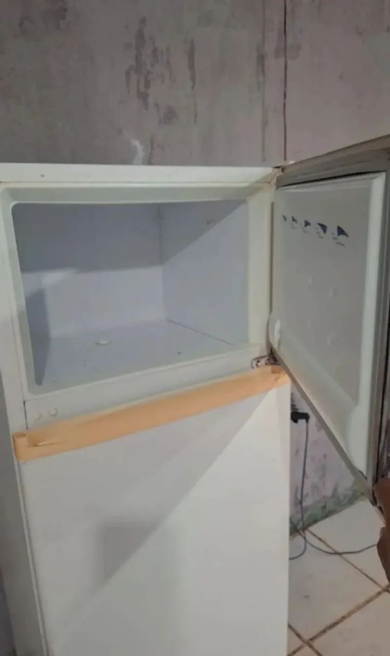 Vendo geladeira em ótimo estado  - Foto 5