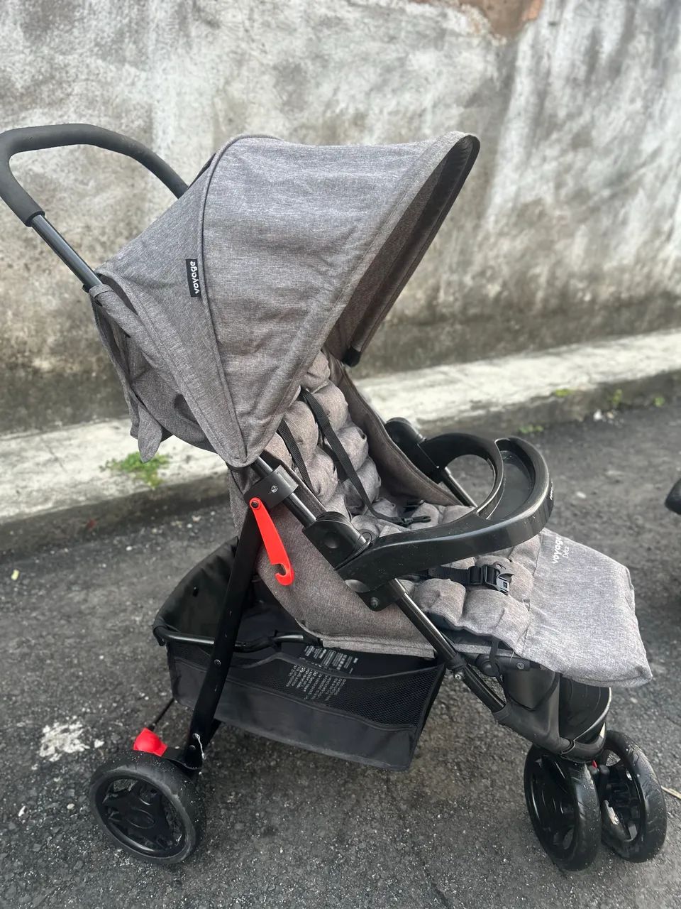 Vendo carrinho de bebê voyage 