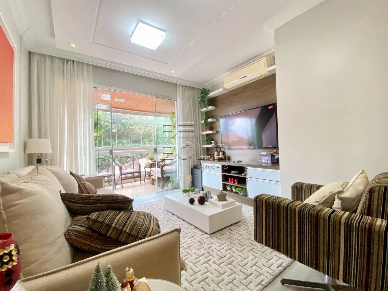 Apartamento amplo com 3 dormitórios em Coqueiros - Foto 3