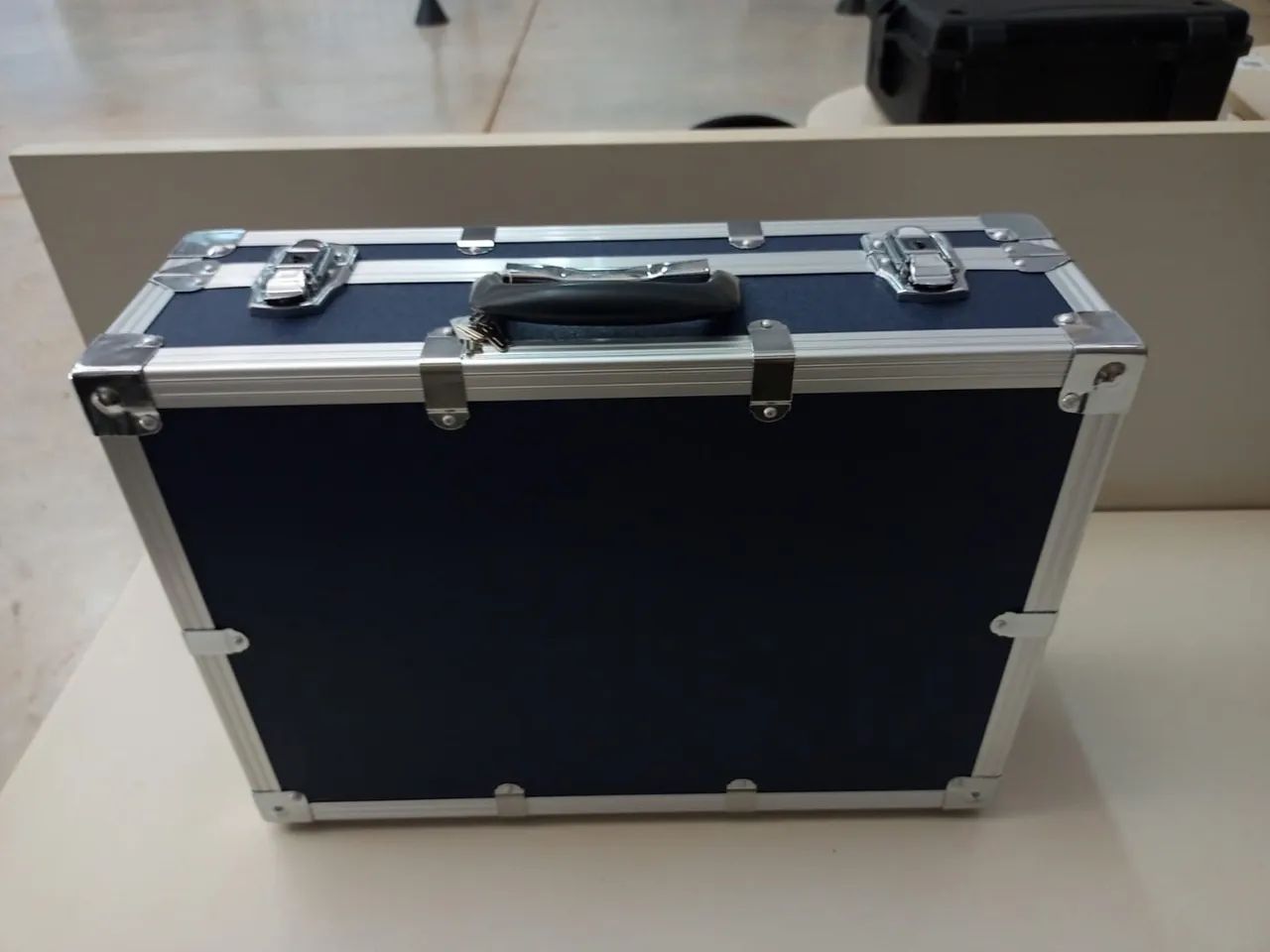 Maleta/case de transporte multiuso com chave  