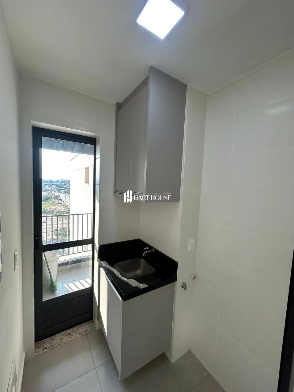 APARTAMENTO PARA LOCAÇÃO ED. URBANIT 2/4 SENDO UMA SUÍTE SEMI MOBILIADO - Foto 3
