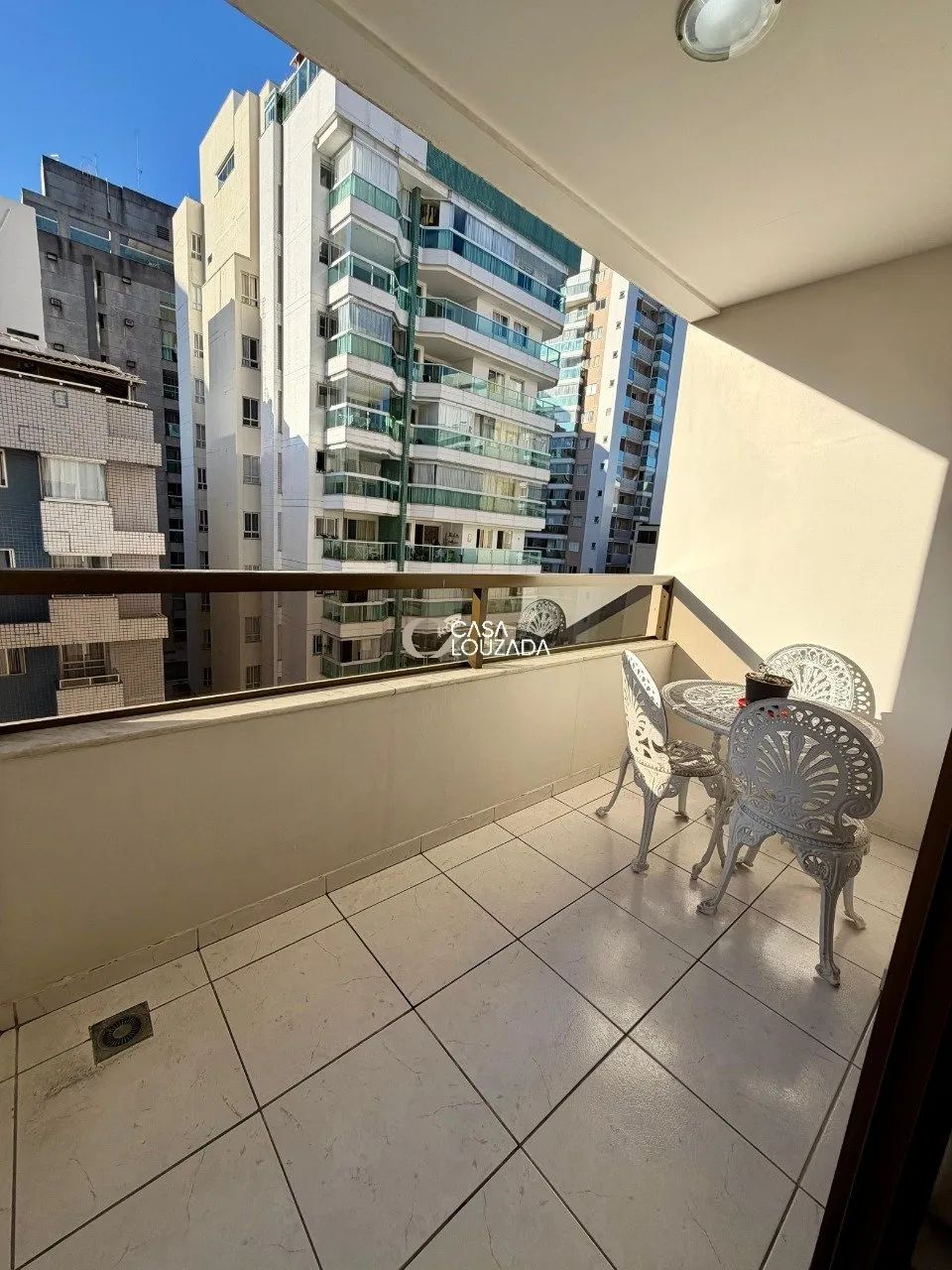 Aluga-se apartamento 02 quartos com 01 suite em Itapuã - Foto 5