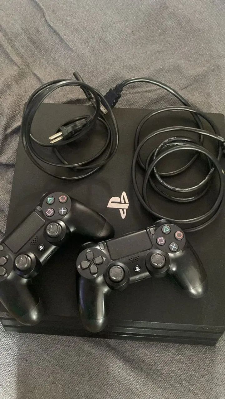 Ps4 pro 1TB 2 controles + jogos