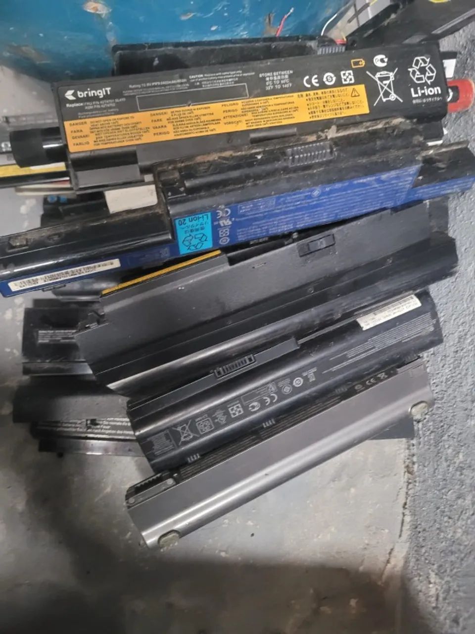 Lote 25 bateria notebook 4,6 8 celulas  com defeitos variado intactas so 275 tudo  - Foto 2
