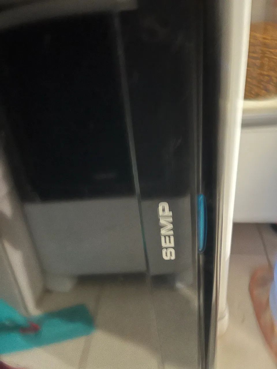 TV LCD Semp 40 - Para retirada de peças (tela não funciona) - Foto 2