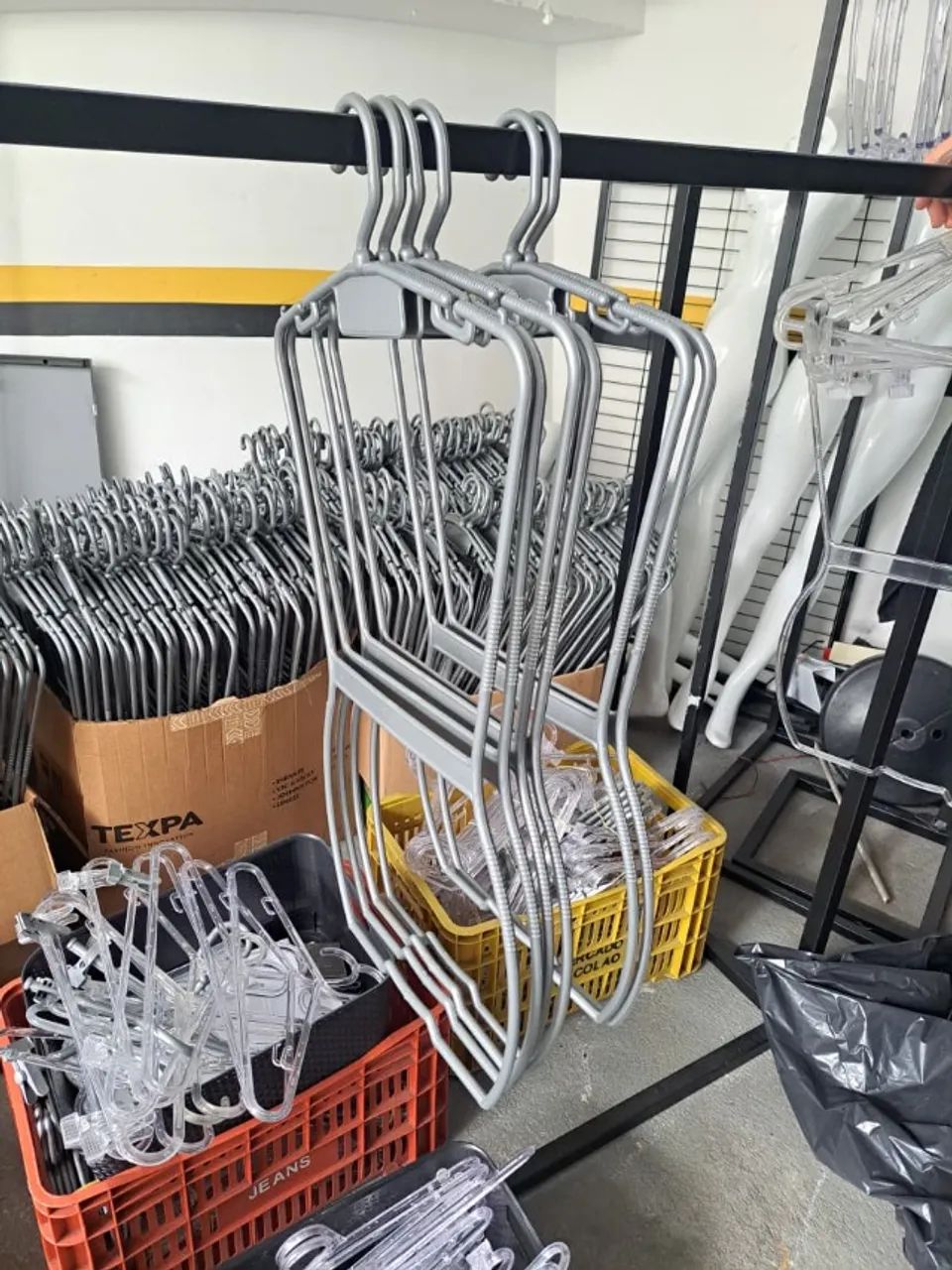 cabide de corpo para roupas Leia o anuncio 