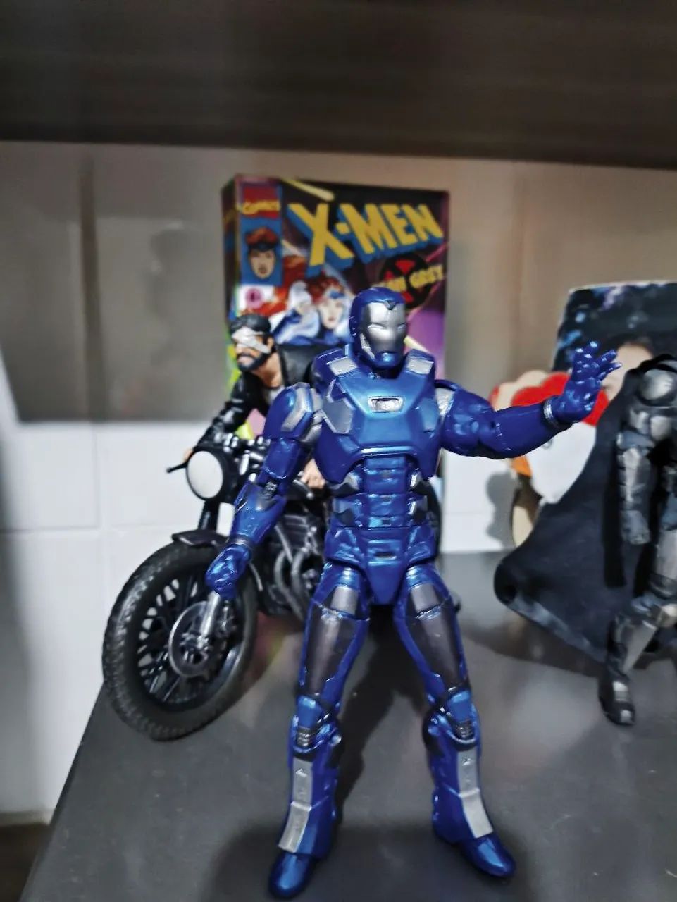 Homem de Ferro Blue Marvel Legends  - Foto 2