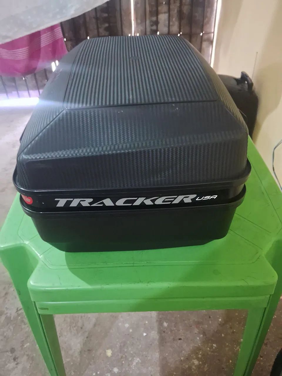 Vendo um baú tracker 
