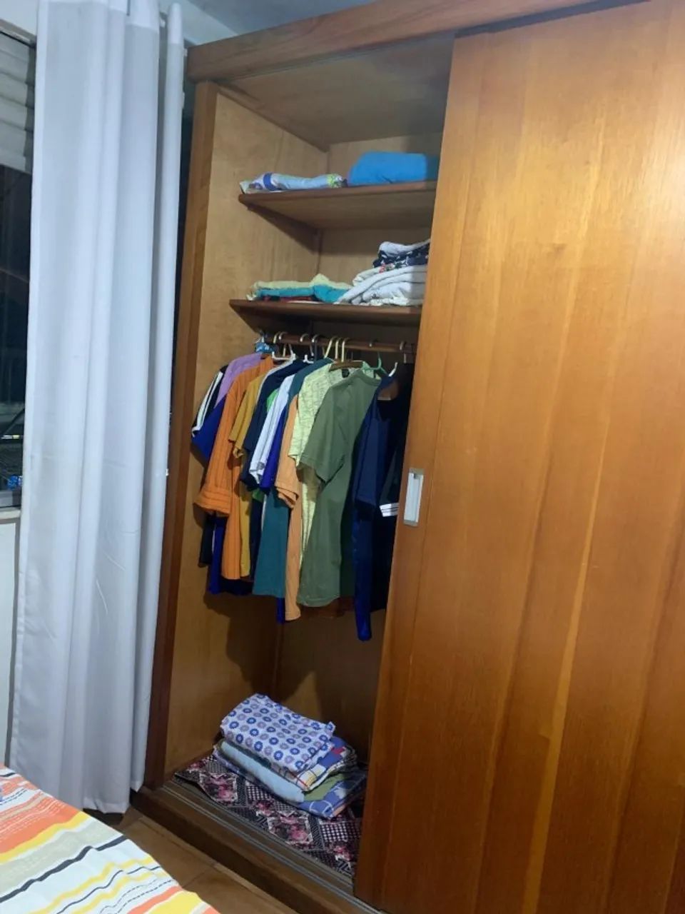 Belíssimo guarda roupa de madeira - Foto 5