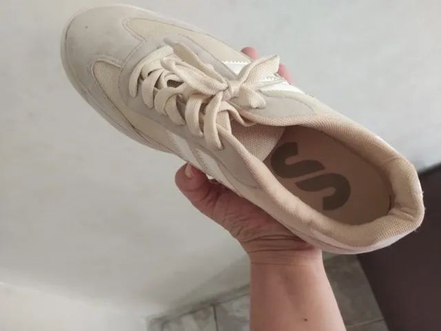 Tênis  creme 