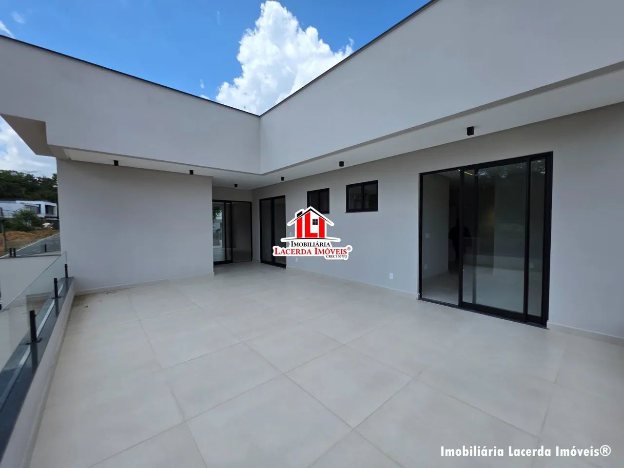 Alphaville 4, Casa Duplex com 4 suítes sendo 1 master com closet, Piscina e quintal latera - Foto 2