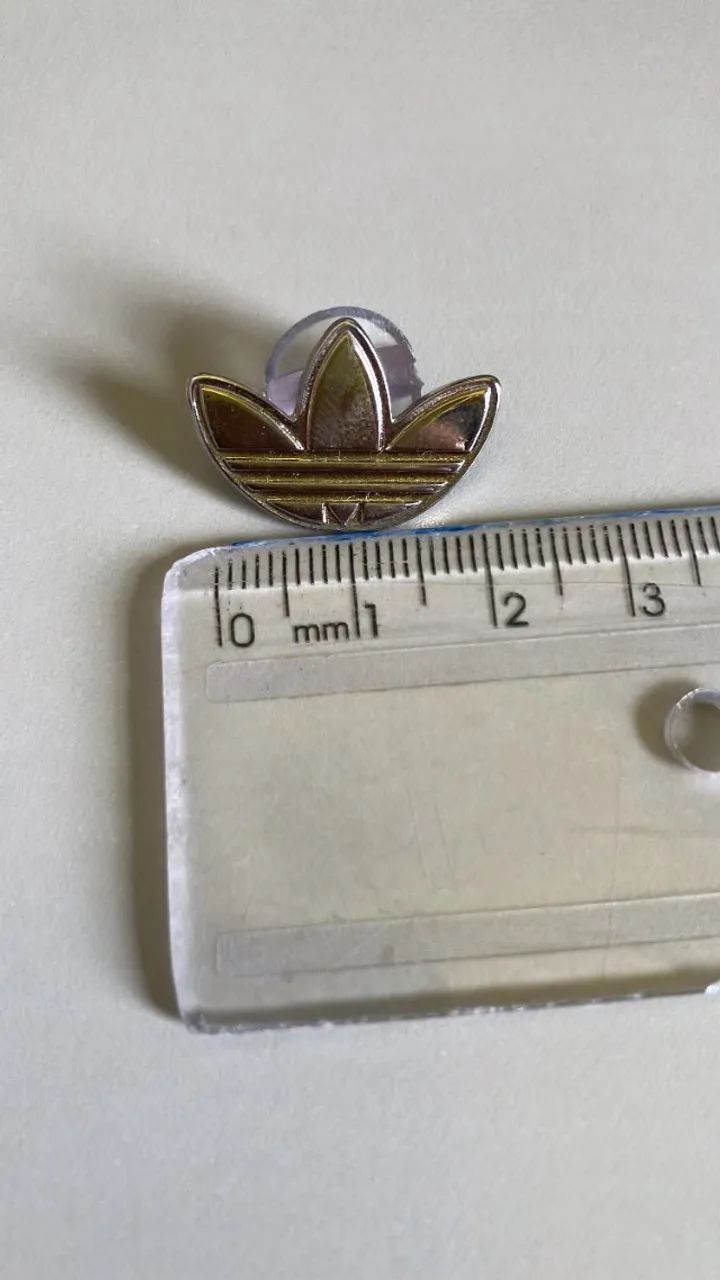 mini broche adidas trefoil prata - Foto 3