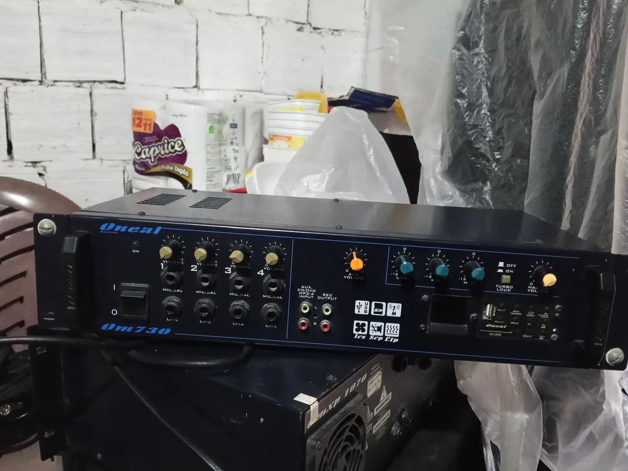Amplificador da oneal com 2 caixas 