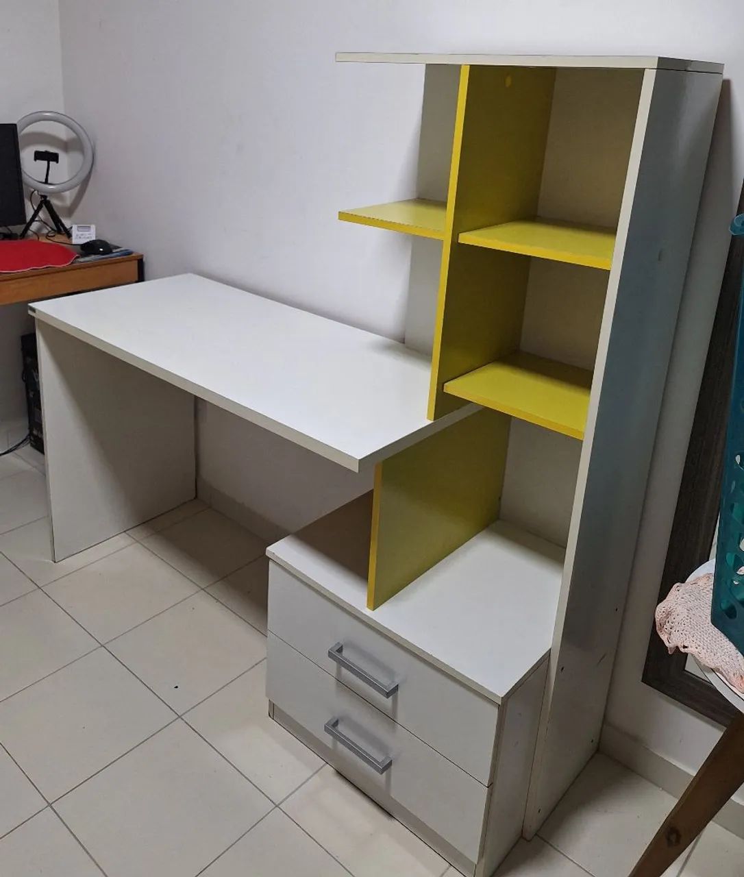 Desk480015382836695041