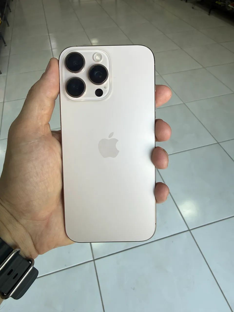 iPhone 16 Pro Max 256gb - Titânio deserto 