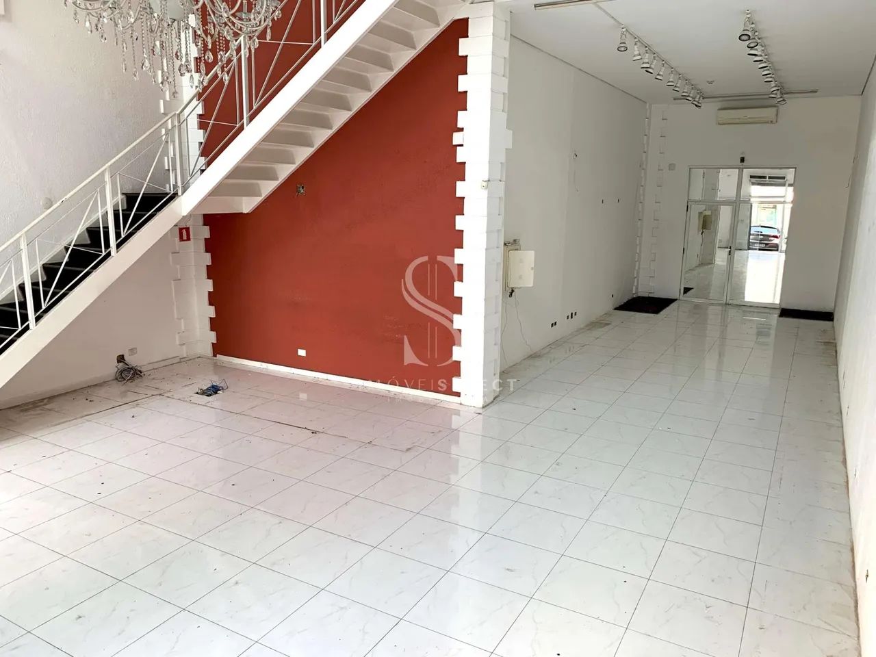 Vila Suzana, Loja Comercial de 230m² com 3 vagas.