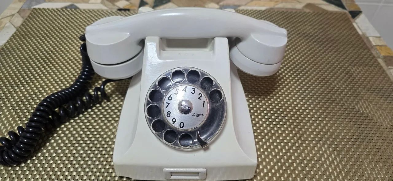 Telefone Ericsson anos 70, cor gelo