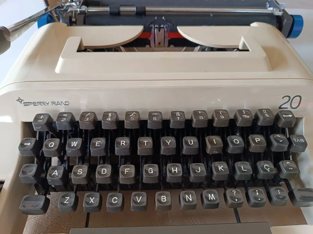 Máquina de escrever antiga  - Foto 4
