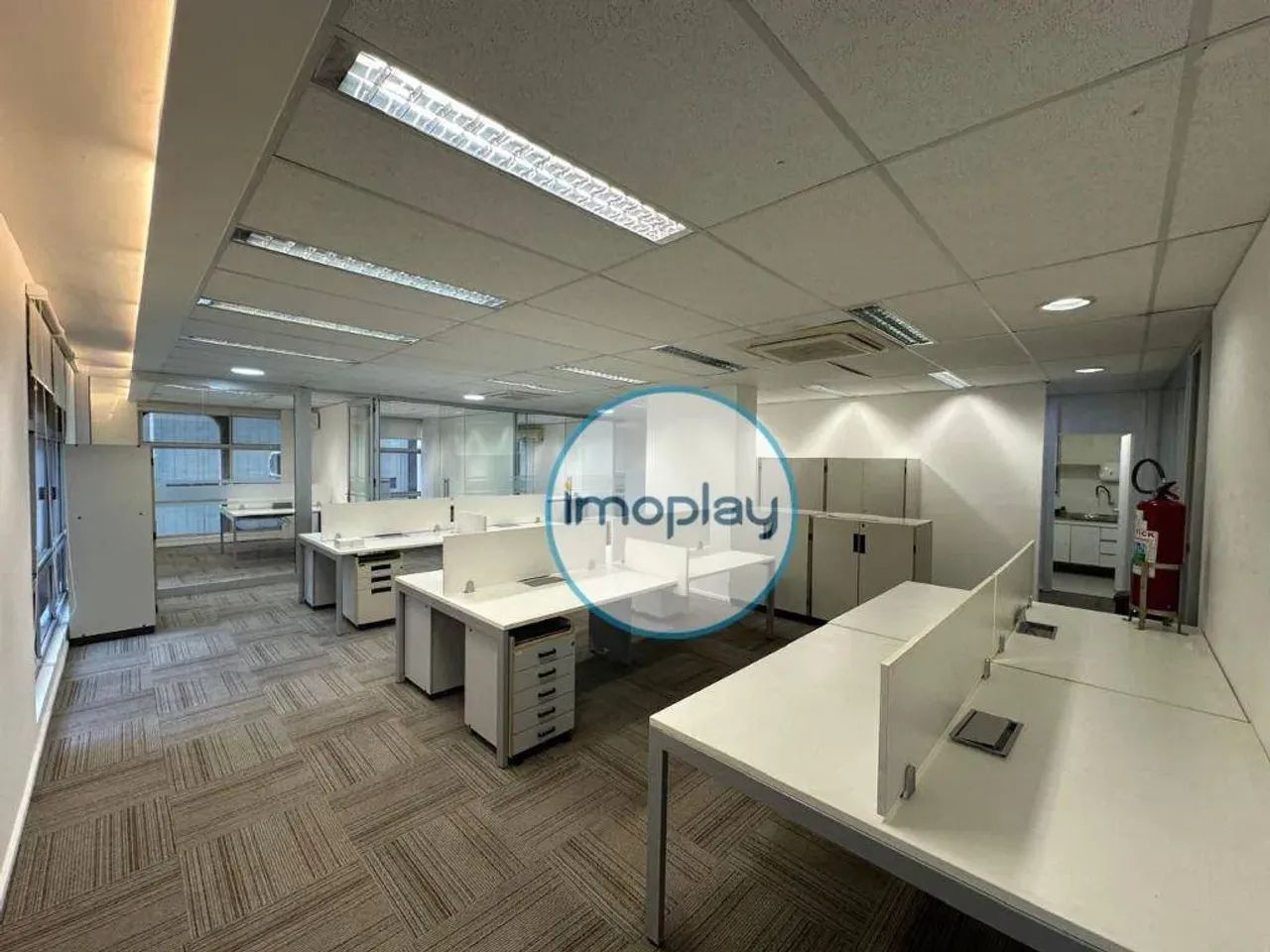 Sala comercial para aluguel mobiliada, na Alameda Santos - São Paulo.