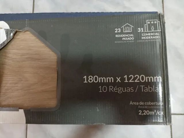 8.80 m2 Piso vinilico Click SPC Valor R$1.000,00. 1 cxa piso cerâmico cor cerâmica - Foto 2