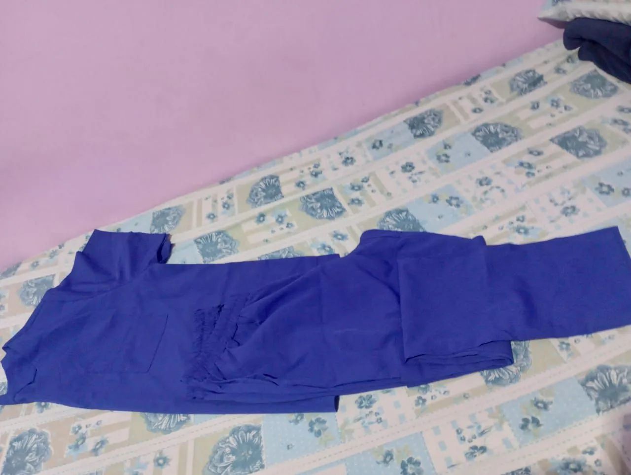 Vendo Jaleco e Pijama Azul Royal - Foto 4