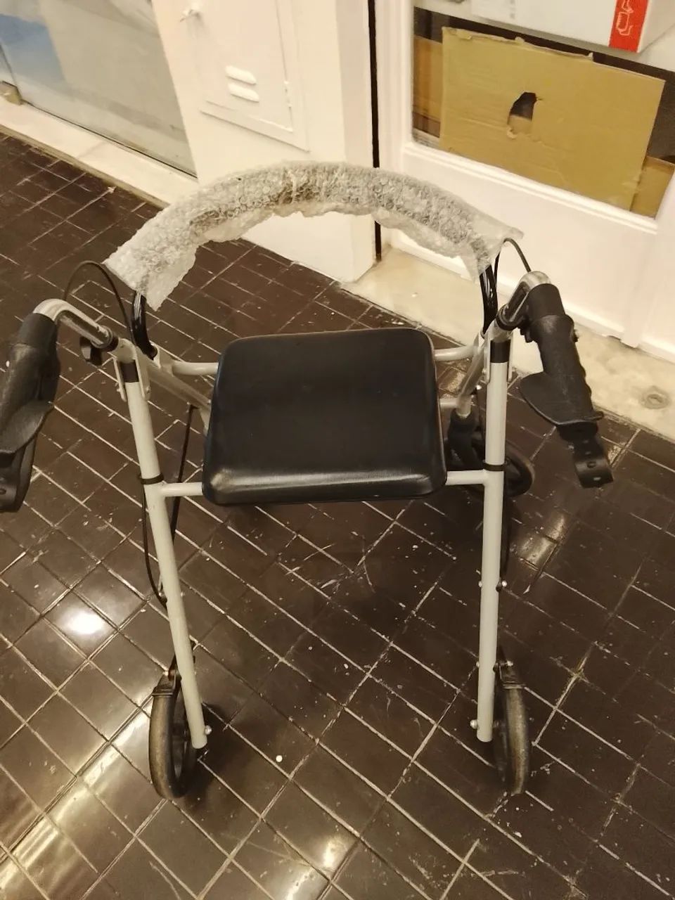 Andador 4 Rodas com assento perfeito estado