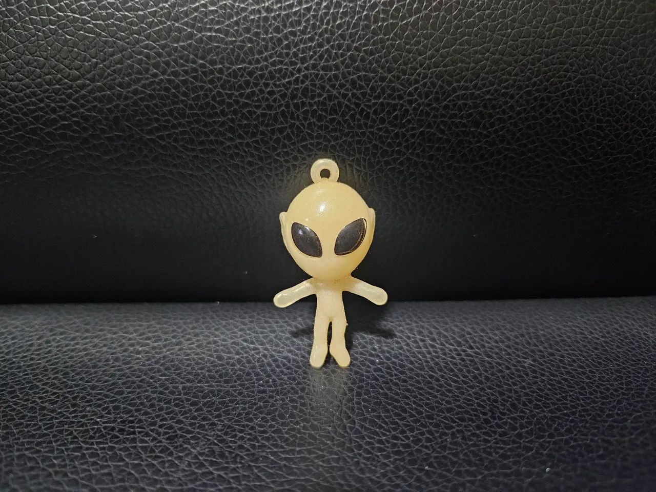 Pingente chaveiro Conexão Alien Elma Chips 
