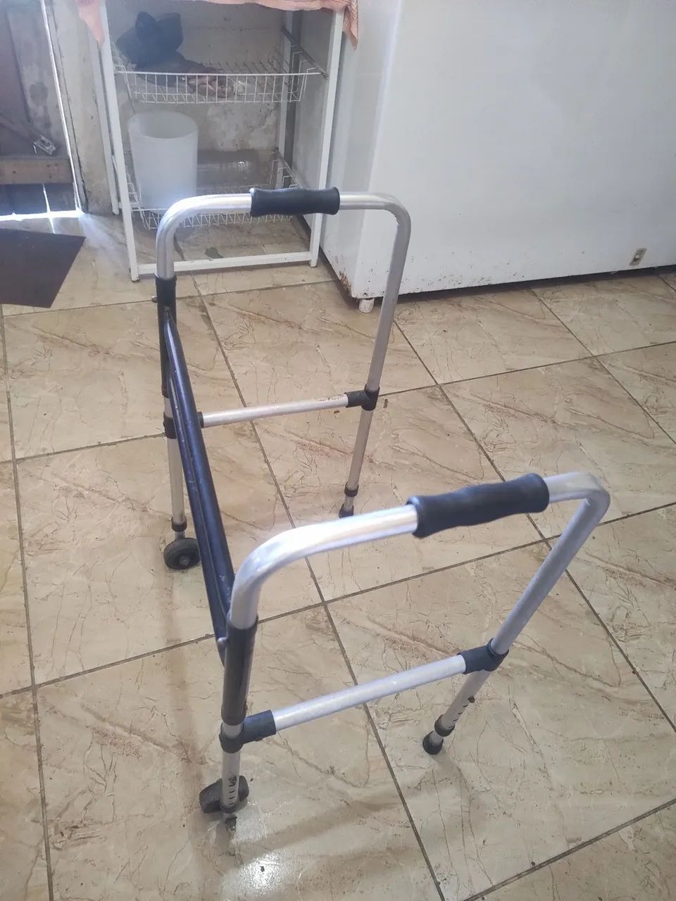 Vende se andador