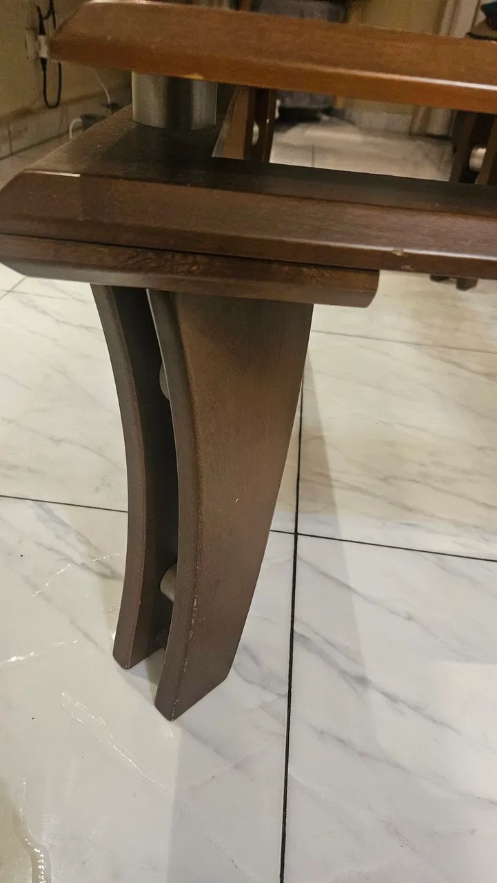 Mesa centro em madeira,  tampo de vidro , ótimo estado.  - Foto 3