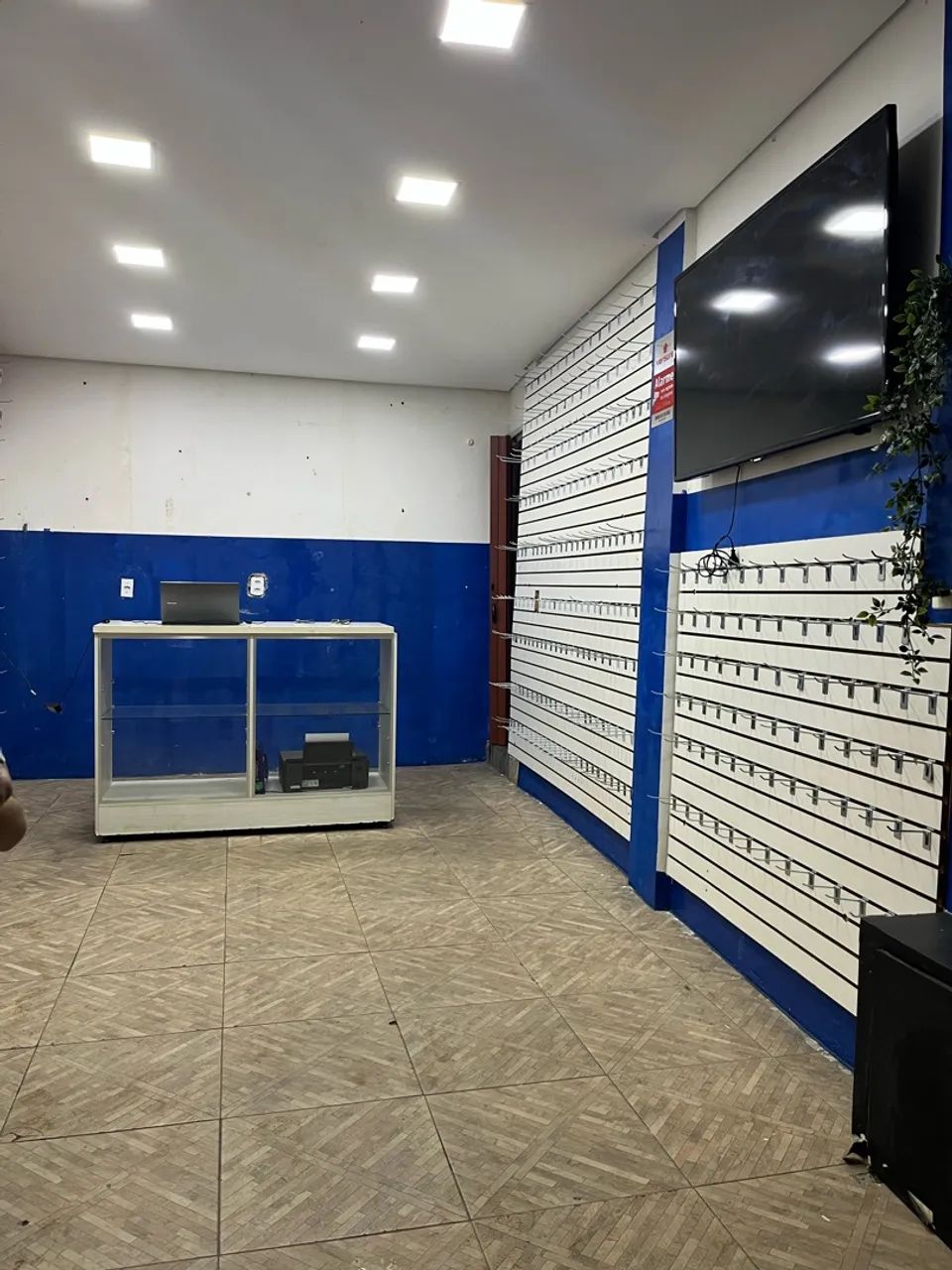 Vendo painel 4  ripado grande  e balcão  - Foto 3