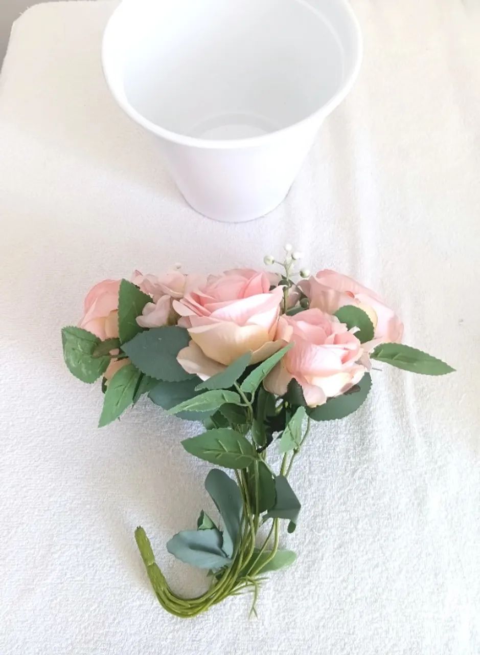 Arranjo de Rosa Artificial com Vaso - Foto 3