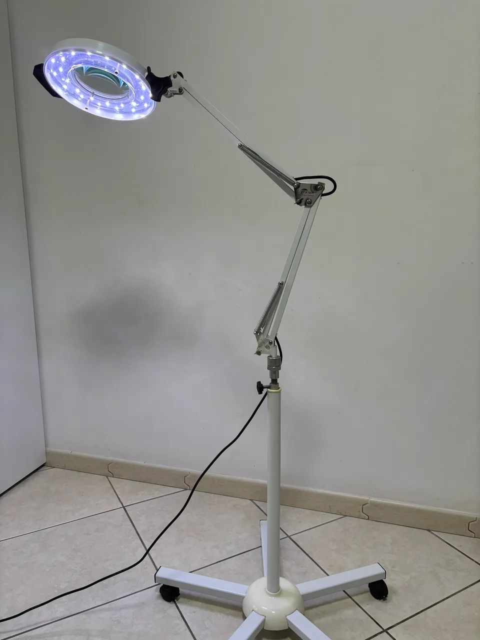 Lupa com Led para Podologia e Estética - Marca Ester - Foto 4