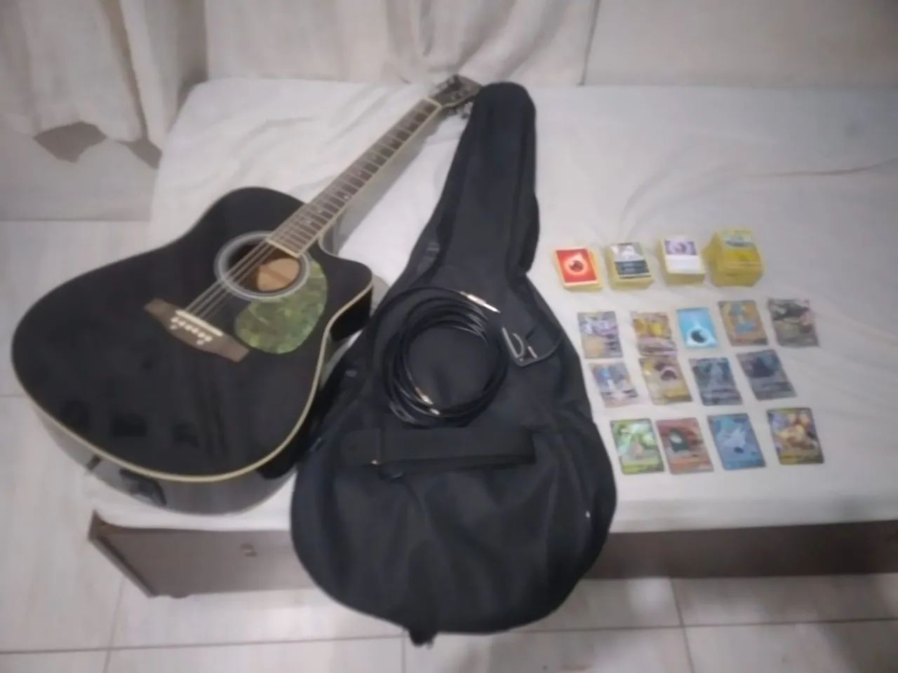 Vendo Violão e completos e Cartas de pokémon 