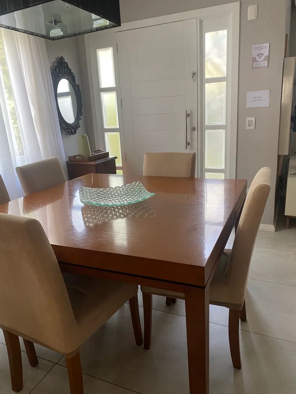 Mesa com 6 cadeiras 
