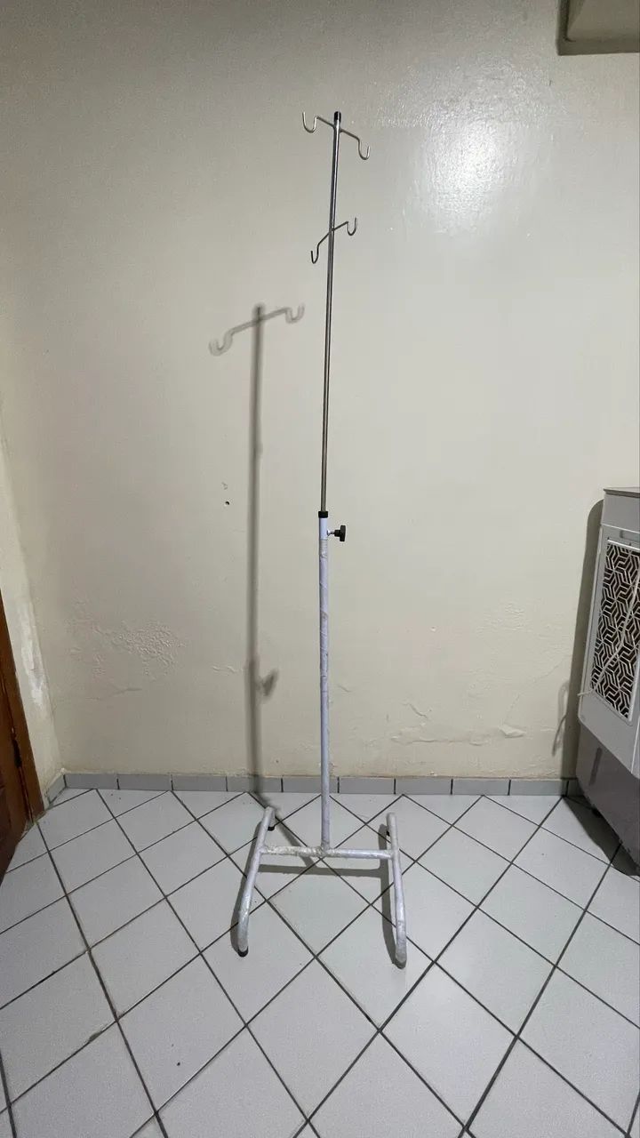 Suporte soro com rodas