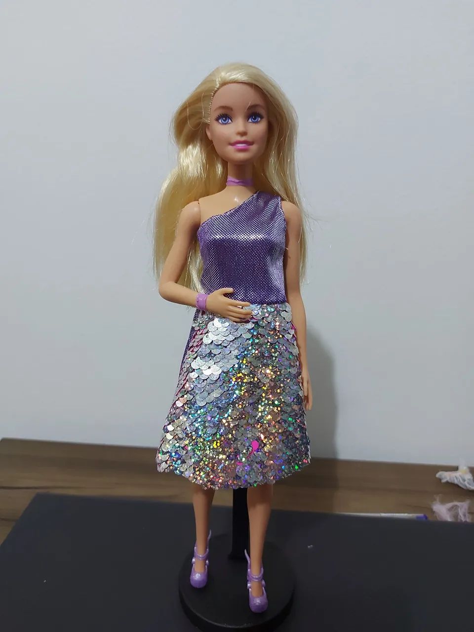 Barbie com vestido de gliter 