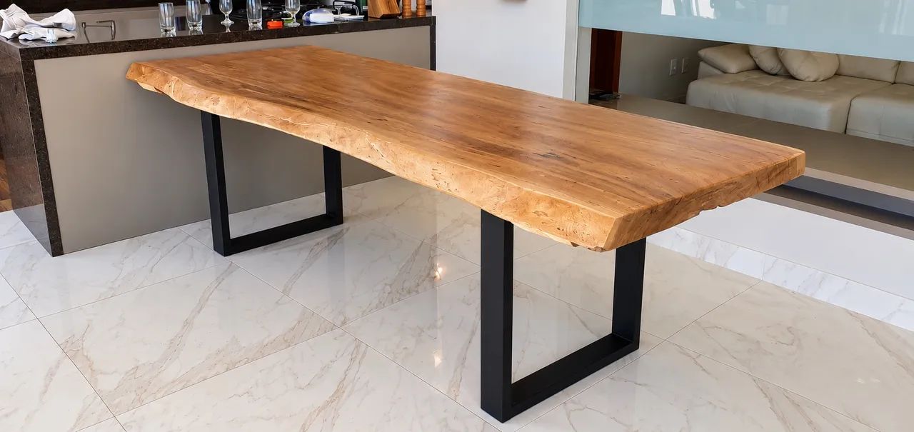 Mesa de madeira maciça com bancos - Foto 2