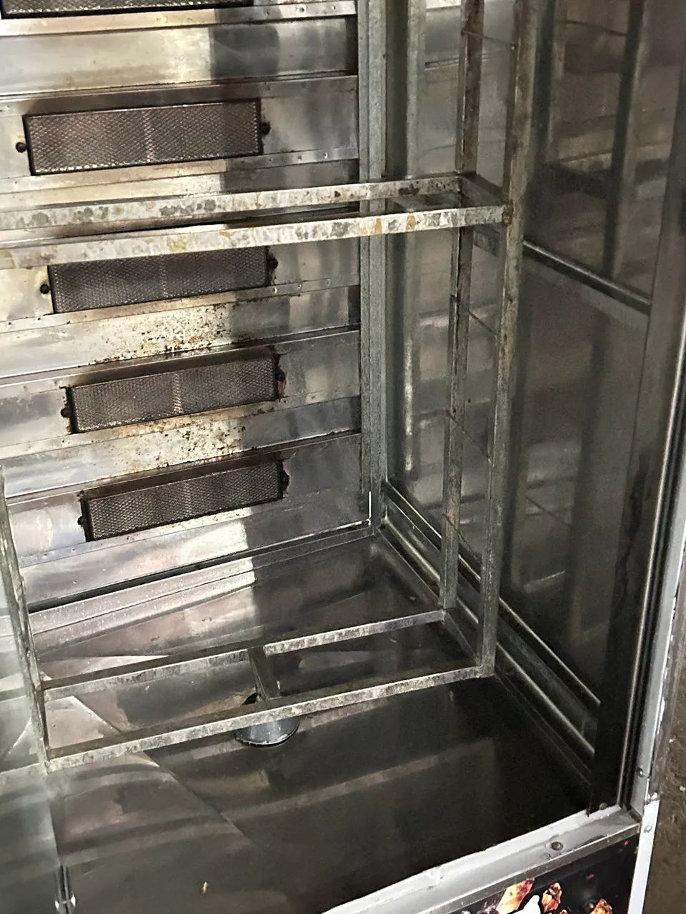 Máquina de assar frango + Mesa inox + 2 Caixa Plástica + utensílios  - Foto 2