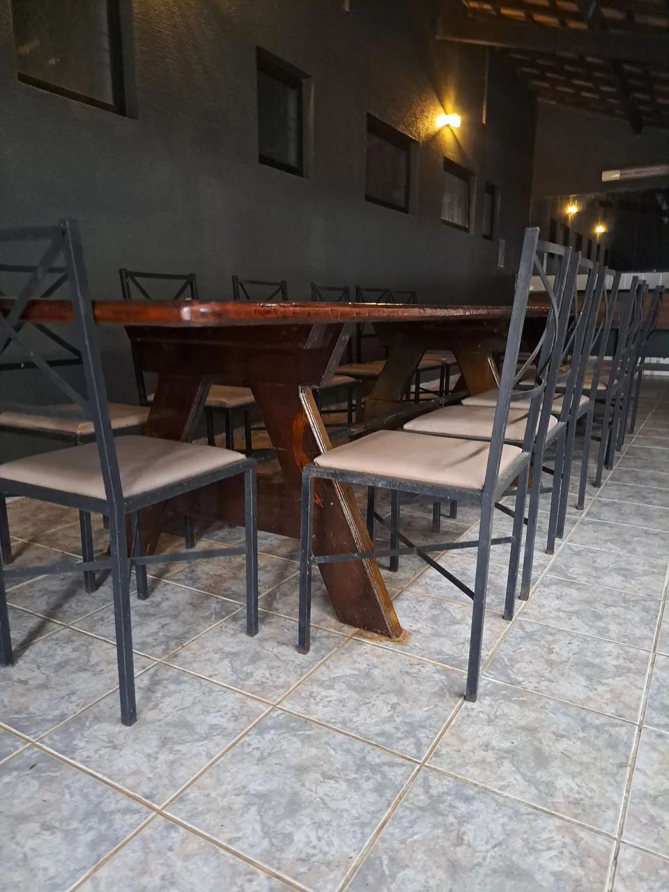 MESÃO DE MADEIRA MACIÇA IMPONENTE  - Foto 3