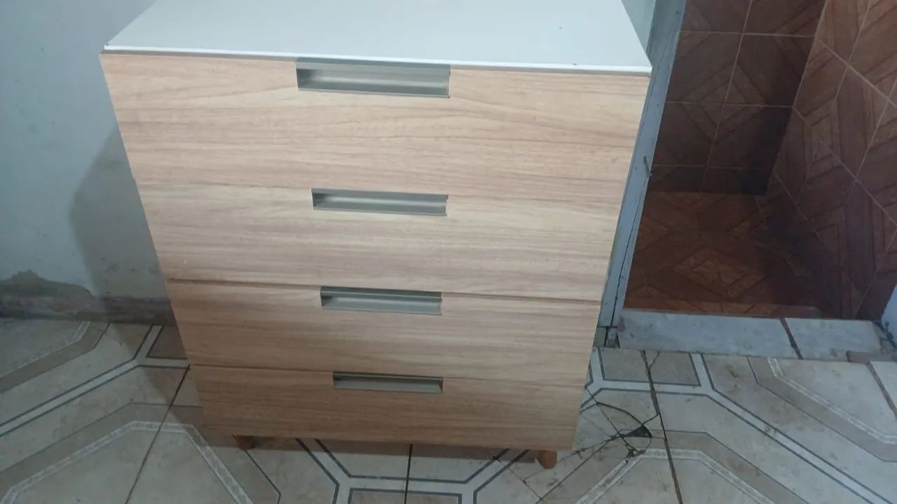 Cômoda de 4 gavetas