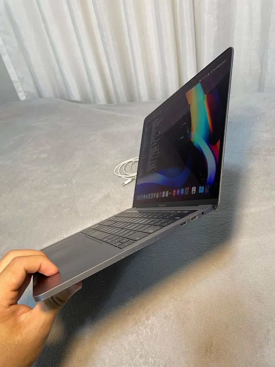 MacBook Pro453825318408704002