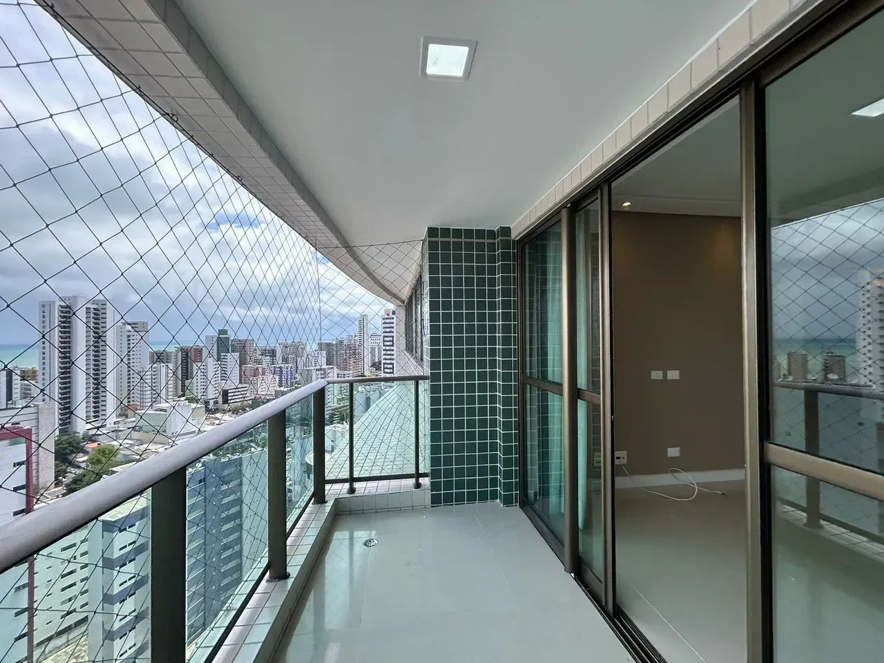 ANDAR ALTO AMPLO COM - 4 QTS - 3 SUÍTES 3 VAGAS E LAZER COMPLETO - Foto 4