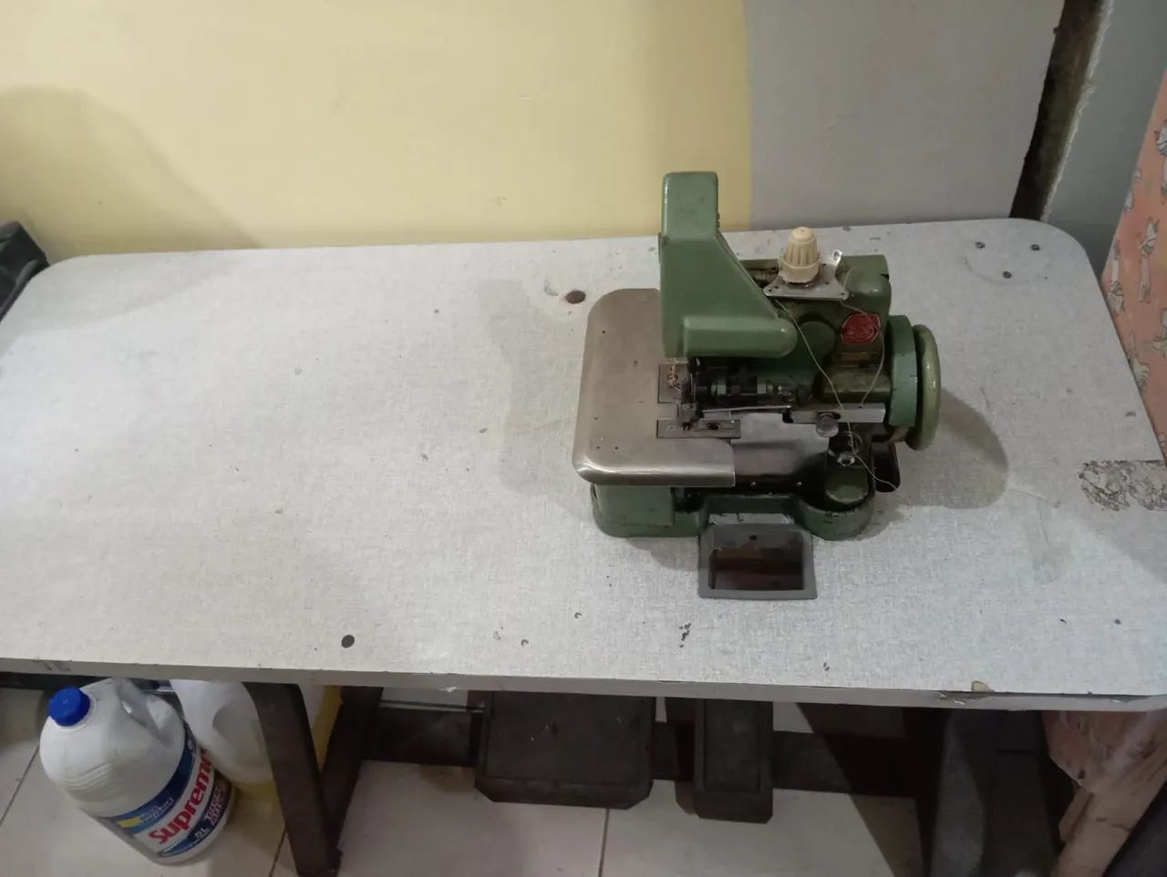 Máquina de costura (sem defeitos e funcionando )