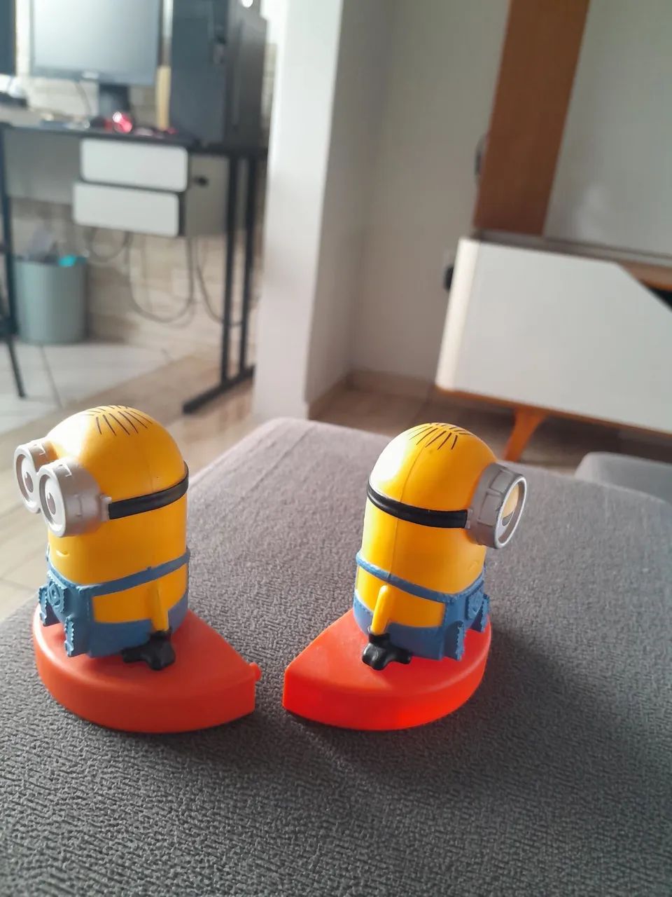 Brinquedo minios que dá para encaixar