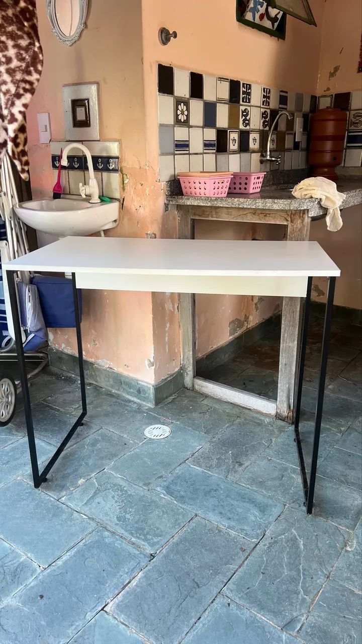 Mesa de estudo branca 